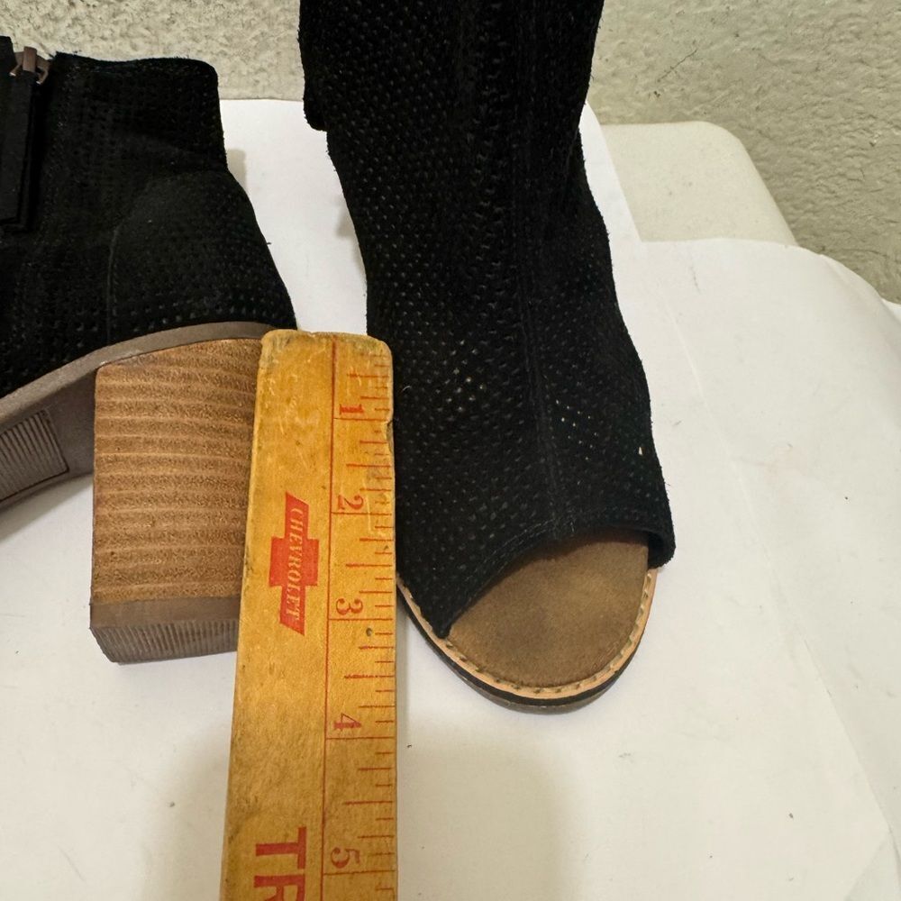 TOMS Peep Toe Booties Suede Leather Ankle Boots Black Heels US 9 - Picture 5 of 7